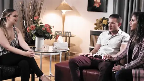 A psychologist is smashing the spouse of a chocolate-colored-haired